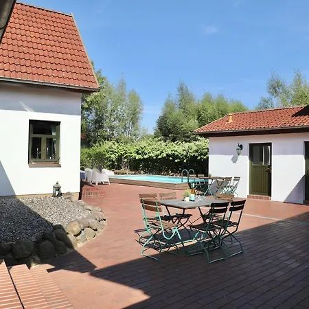 Διαμέρισμα In Dargun Mit Pool Am Kummerower Barlin