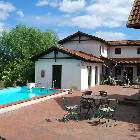 In Dargun Mit Pool Am Kummerower Apartmán *