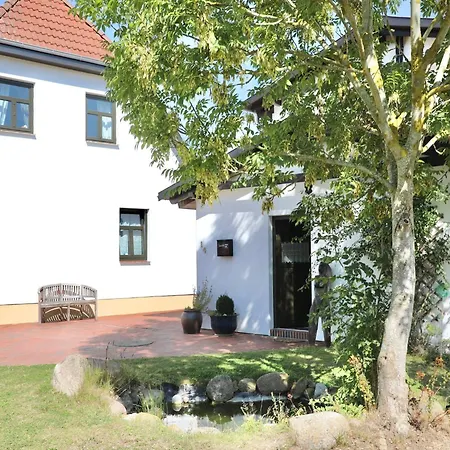 In Dargun Mit Pool Am Kummerower